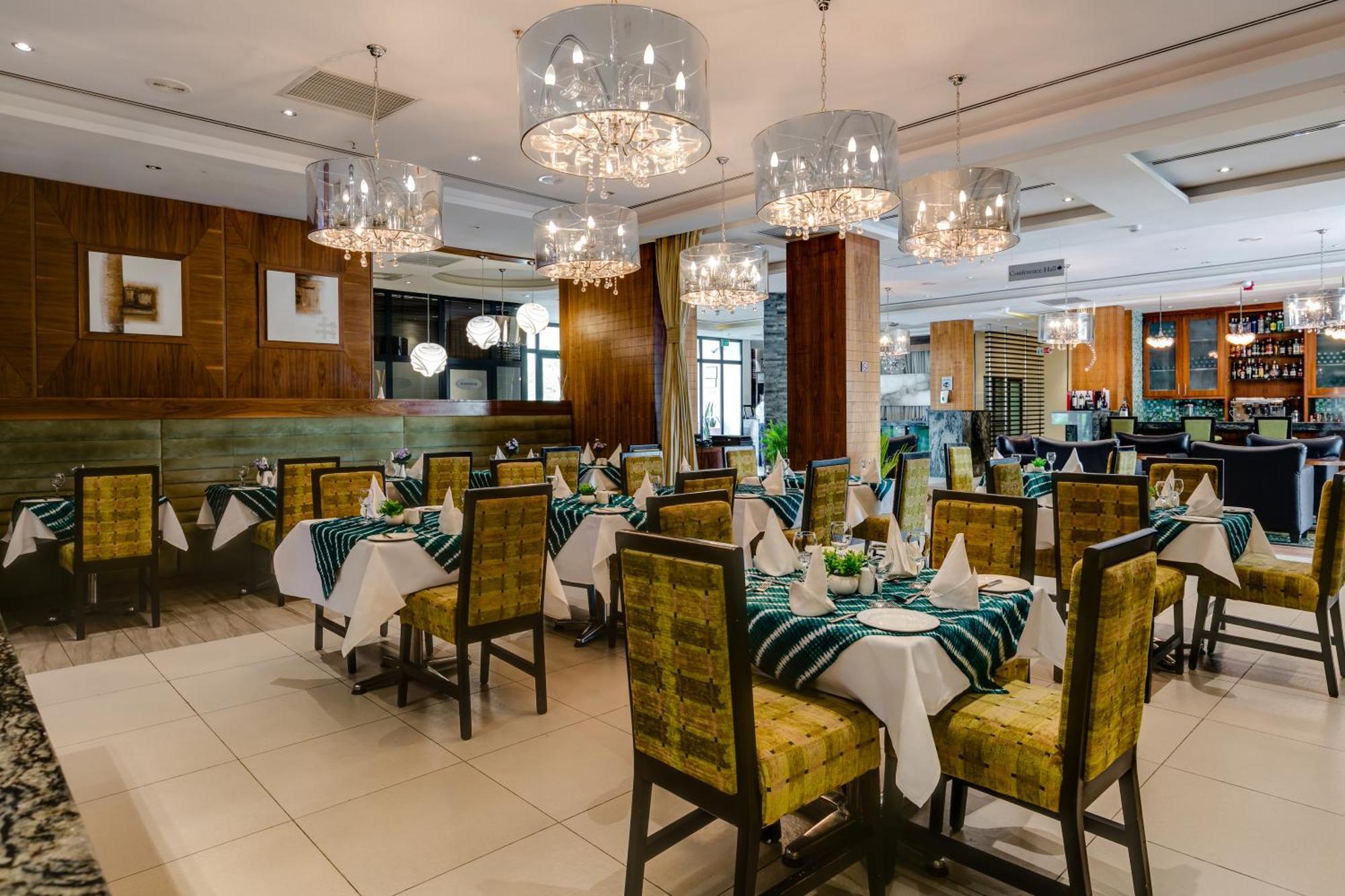 Protea Hotel By Marriott Benin City Select Emotan Exterior photo