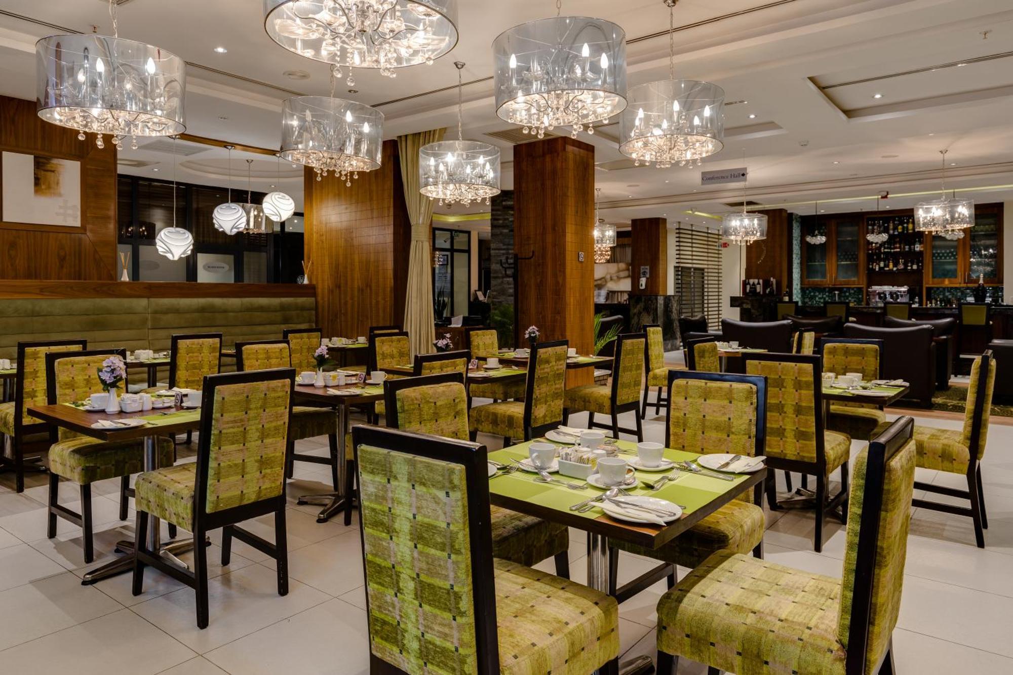 Protea Hotel By Marriott Benin City Select Emotan Exterior photo