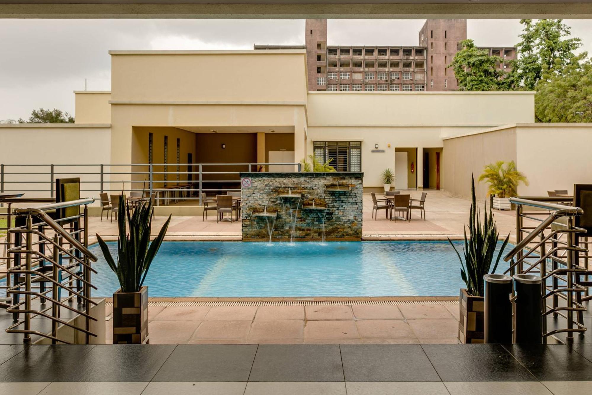 Protea Hotel By Marriott Benin City Select Emotan Exterior photo