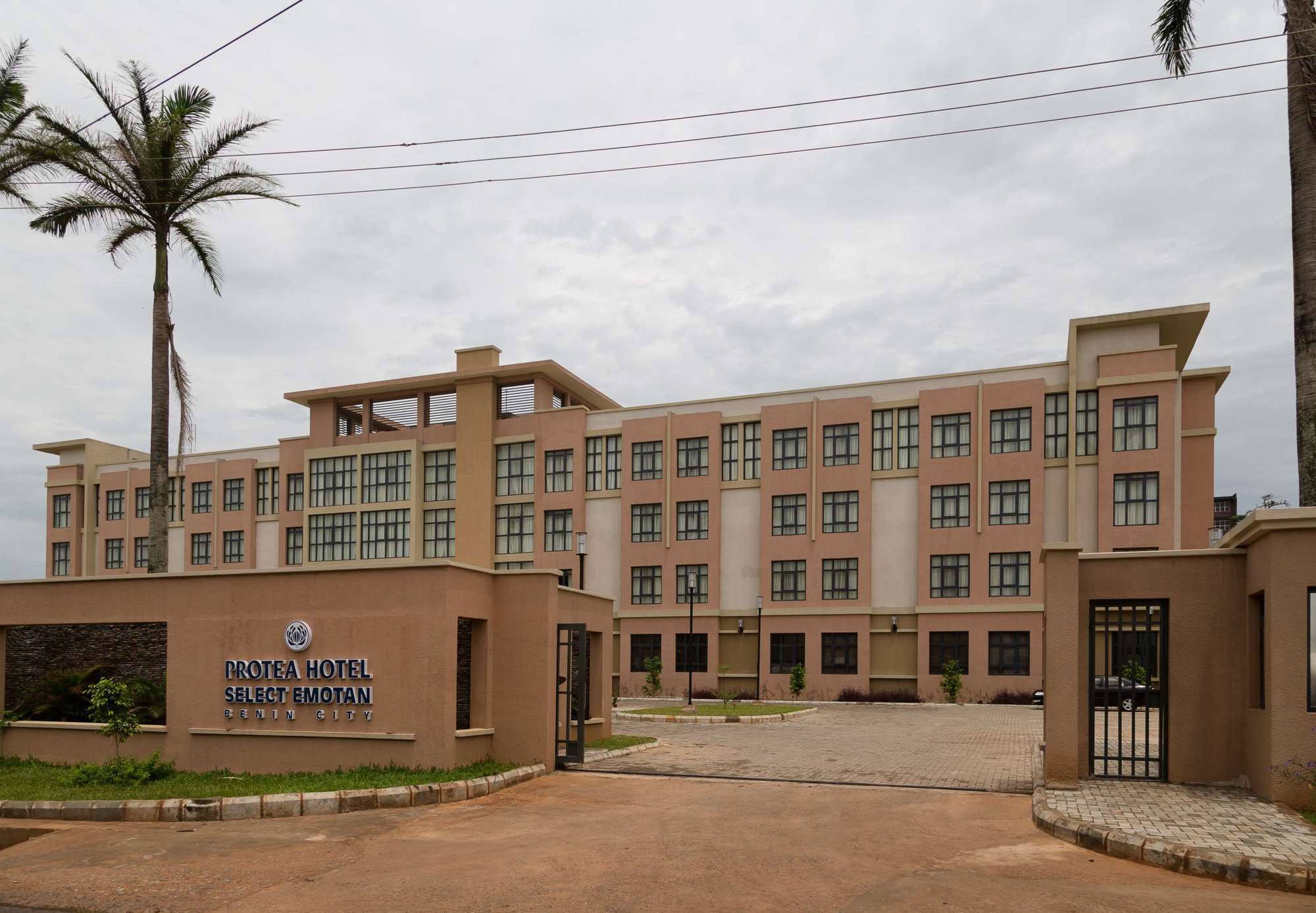 Protea Hotel By Marriott Benin City Select Emotan Exterior photo